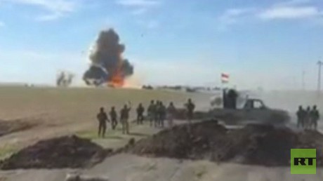 فيديو.. ماذا فعل مقاتلون أكراد بسيارة انتحاري من «داعش» في العراق