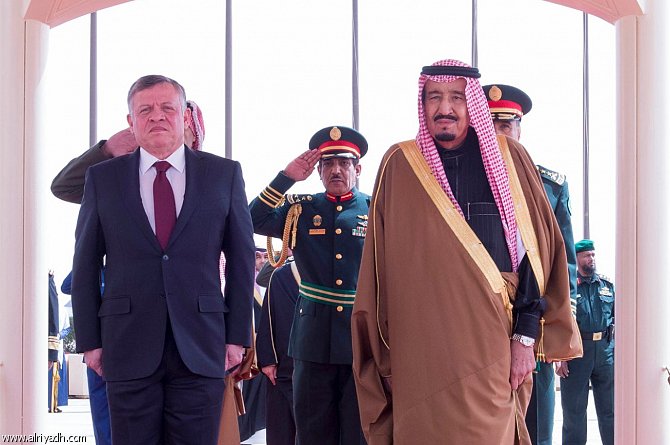 العاهل الأردني يصل «السعودية» في زيارة مفاجئة واستقبال رسمي كبير