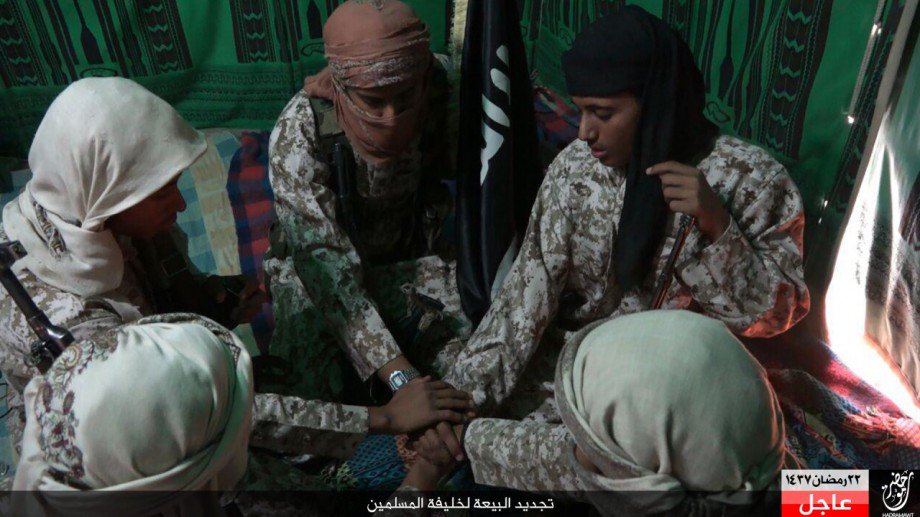 داعش ينشر صور وتفاصيل تفجيرات المكلا التي أودت بحياة 40 شخصا و24 جريحا (صور)