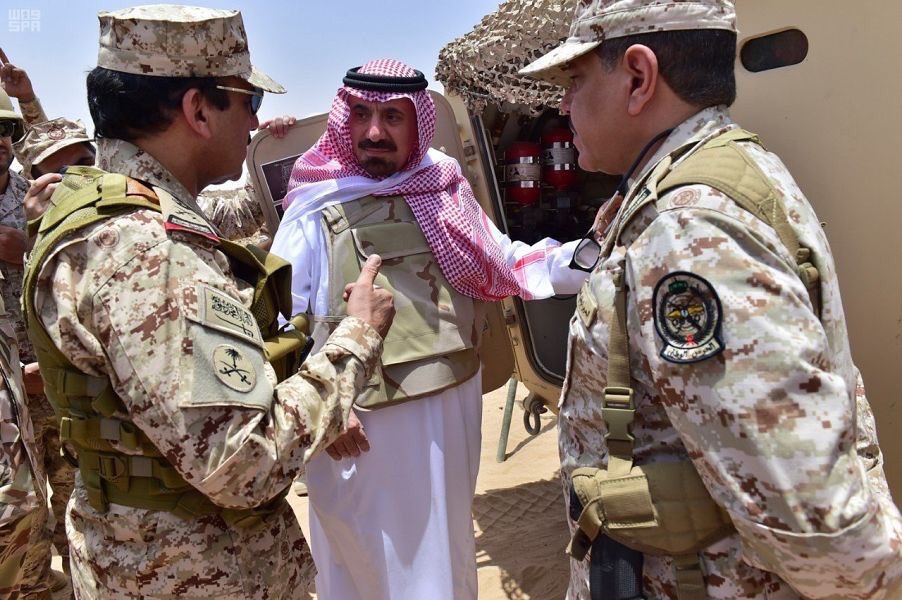 أمير نجران يتفاقد القوات السعودية بالحدود بالتزامن مع صد هجمات للحوثيين وقوات المخلوع (صور)