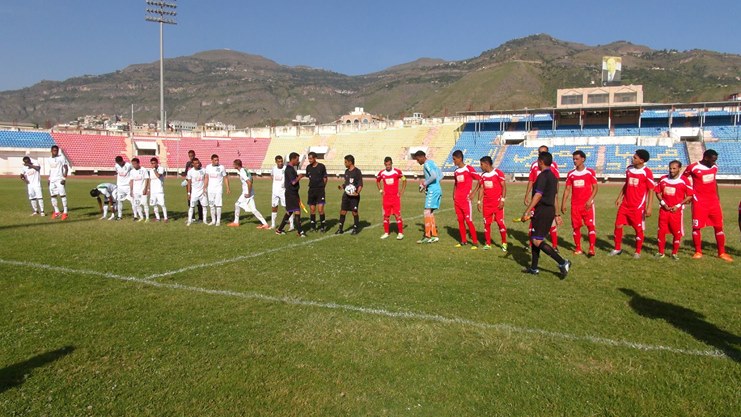 بالصور.. جماعة الحوثي المسلحة تمنع جمهور فريقين من حضور مباراة الدربي الأبي