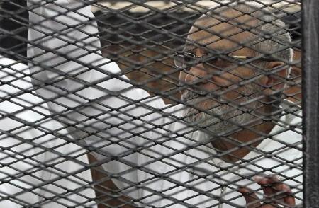  محمد بديع خلال جلسة محاكمته - صورة من رويترز