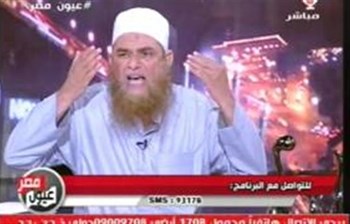 بالفيديو.. داعية اسلامي يشن هجوما لاذعا على عادل امام ويهدده بداعش.. والسبب 