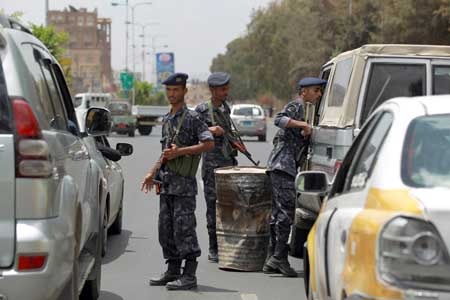 اليمن يواجه خيارات صعبة إثر التصعيد العسكري لجماعة الحوثي ضد الدولة