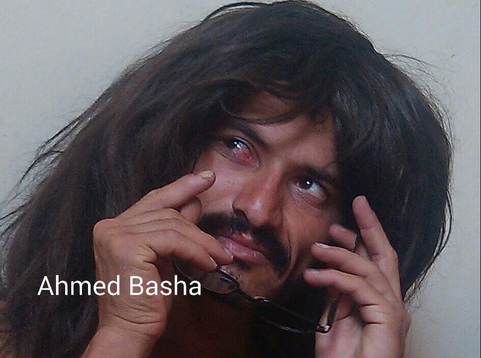 مقاتلون حوثيون يتشبهون بالنساء .. حقيقة كشفها هاتف مقاتل حوثي قتل في تعز (صور)