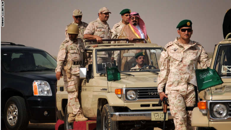 العاهل السعودي الراحل الملك عبدالله بن عبدالعزيز يزور جبهة القتا