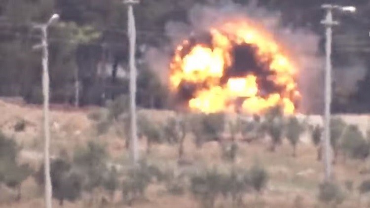 داعش يدمر 3 مدافع تركية بصواريخ سوفيتية (فيديو)