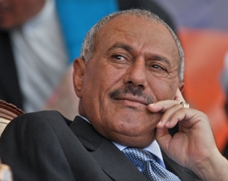 صحيفة بريطانية تكشف تفاصيل خطيرة عن لقاءات صالح بزعيم تنظيم القاعدة وكيف سلم أبين للتنظيم في 2011