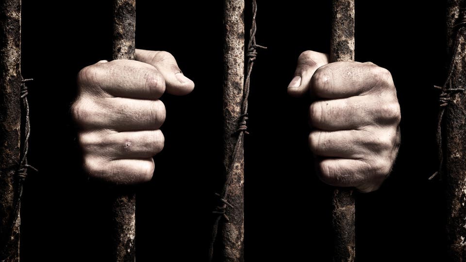 الحكومة تصدر قرارًا بالإفراج عن مئات المعتقلين.. تفاديًا لكورونا