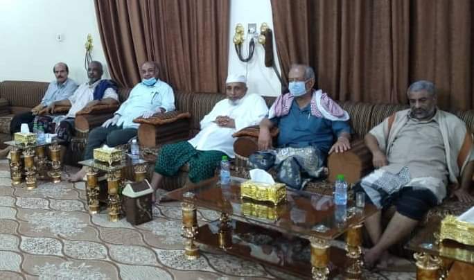 محافظ حضرموت يعقد لقاءً استثنائيًا بقيادات المجلس الانتقالي في المحافظة