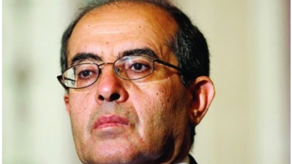  وفاة رئيس وزراء عربي أسبق في القاهرة بسبب كورونا