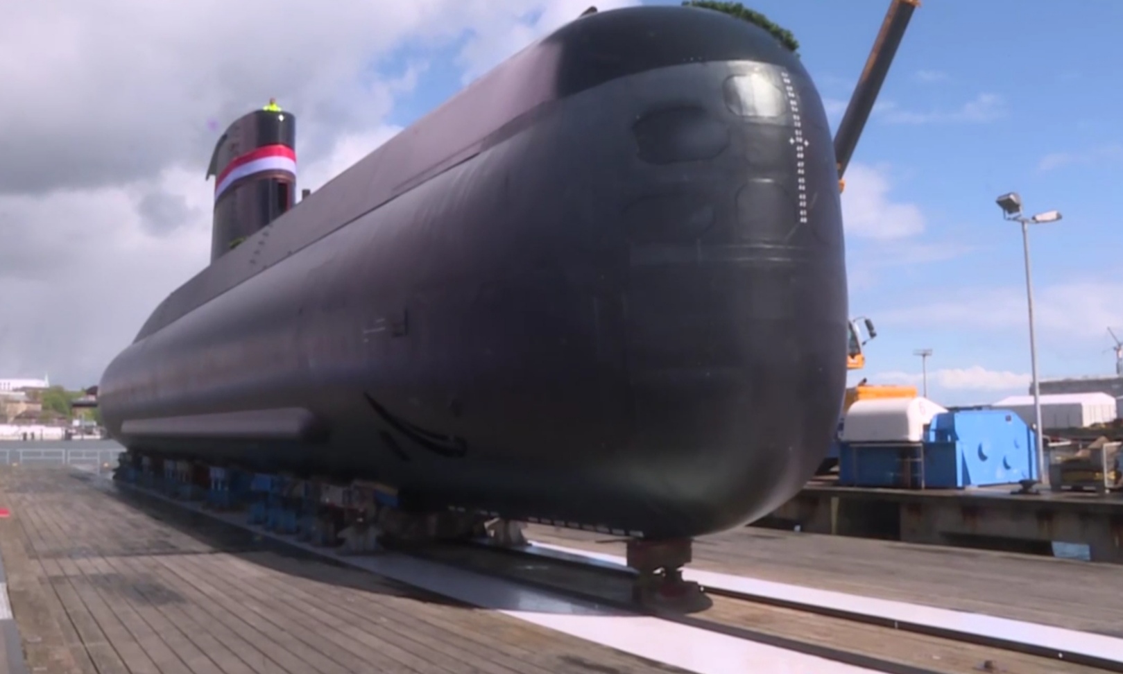 بالفيديو تعرف على الغواصة المتطورة والضخمة طراز S34 التي امتلكها الجيش المصري