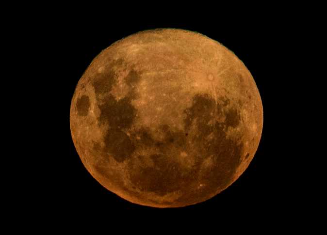 «القمر العملاق» يزين سماء اليمن بعد ساعات 