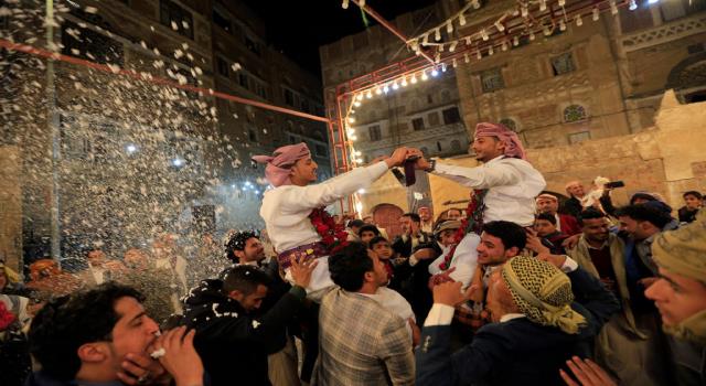 الحوثيون يمنعون الأعراس وتجمعات العزاء ويحذرون المخالفين