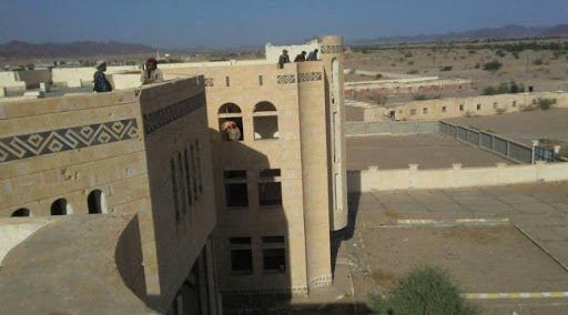 شبوة .. قوات الأمن تستعيد عددًا من المباني الحكومية المحتلة بمديرية نصاب