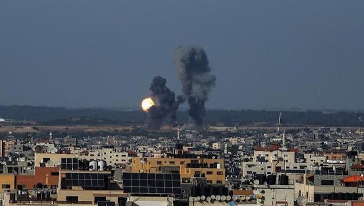 إصابة فلسطينيين في سلسلة غارات إسرائيلية على غزة