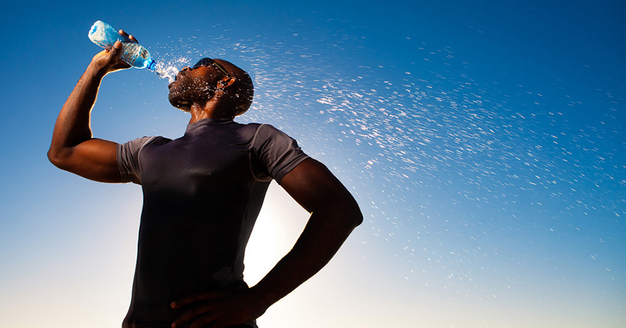 هل يتسبب شرب الماء البارد بعد المجهود البدني في الموت المفاجئ؟