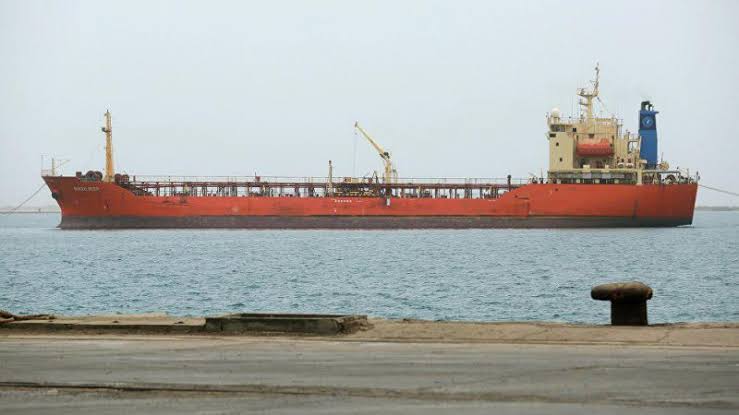 الحوثيون يمنعون سفينة محملة بالقمح من تفريغ حمولتها