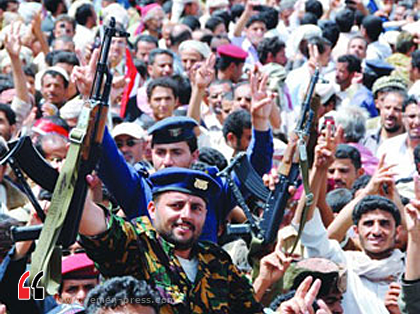 جنود يمنيون ومحتجون يحتفلون بمغادرة صالح إلى السعودية