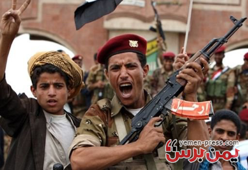 جندي من الفرقة الأولى مدرع الذين أعلنو إنضمامهم وتأييدهم للثورة 