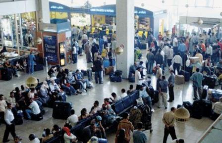 مطار عدن يستقبل الرحلات المحولة من مطار صنعاء الدولي لسوء الأجواء