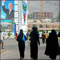 أفراد البحث والشرطة الراجلة في مواجه حصرية مع المعاكسين في شوارع صنعاء