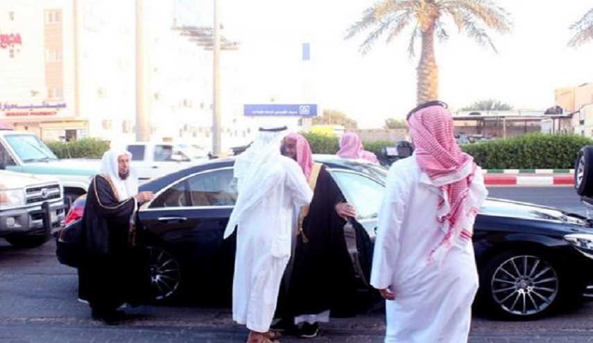 موكب الداعية عائض القرني الأمني يثير جدلاً في الشارع السعودي 