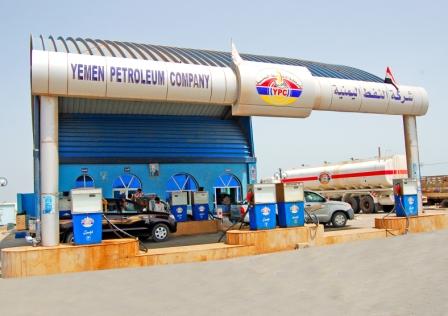 جماعة الحوثي تقر جرعة جديدة برفع أسعار الوقود إلى 7000 آلف ريال لكل (20 لتر)