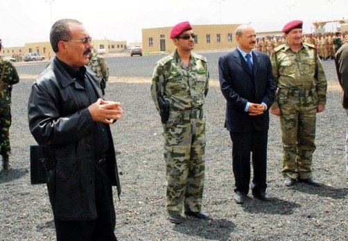 مصادر: صالح يوجه نجله بتسليم معسكر الحرس بعدن للحراك الانفصالي