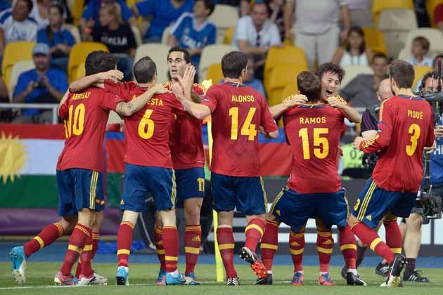 المنتخب الاسباني يحافظ على عرش الكرة الأوروبية بتغلبه على إيطاليا 4-0 (فيديو)