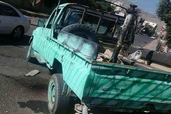 دورية تابعة للحوثيين عطلتها قوات صالح في شارع الجزئر بصنعاء