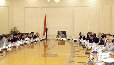 اجتماع لوزراء حكومة الوفاق الوطني برئاسة محمد سالم باسندوة (أرشي