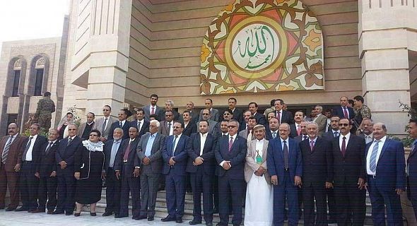 حكومة الانقلاب في صنعاء مهددة بالانهيار بعد تهديد حزب «صالح» بالانسحاب