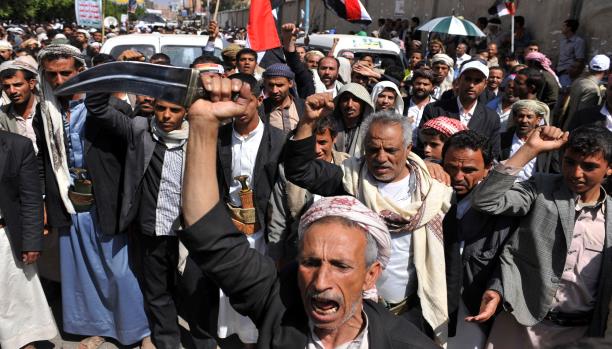 مخاوف الحرب تطوّق الاقتصاد اليمنيّ