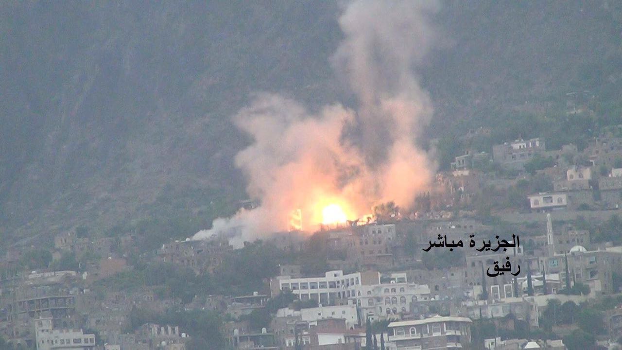 مليشيا الحوثي تواصل قصف الأحياء السكنية والقرى بتعز