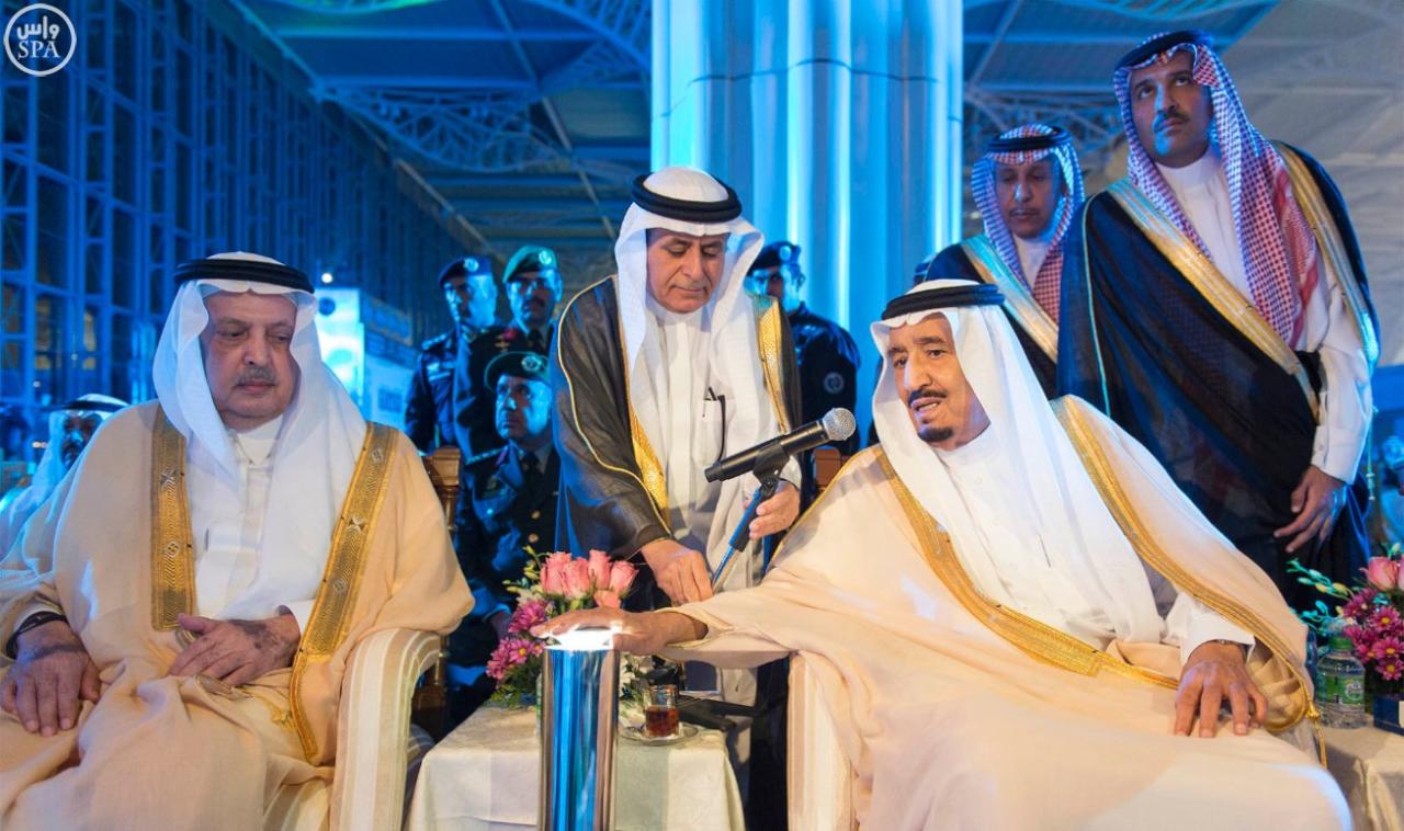 الملك سلمان يفتتح مطاراً بالمدينة المنورة بمساحة 4 ملايين متر مربع