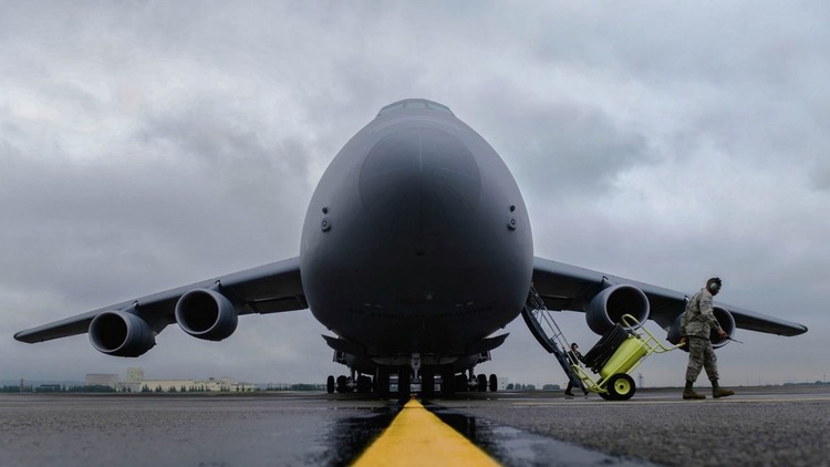 صور لأضخم طائرة نقل عسكرية أمريكية