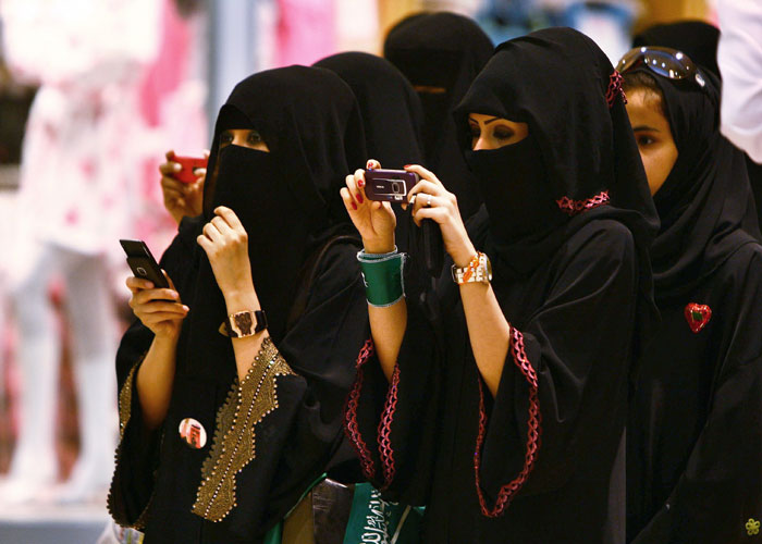 حملة سعودية للرد على «حضن مجاني»