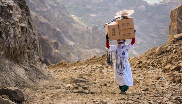 اليمنيون بلغات العالم: ارفعوا الحصار عن تعز