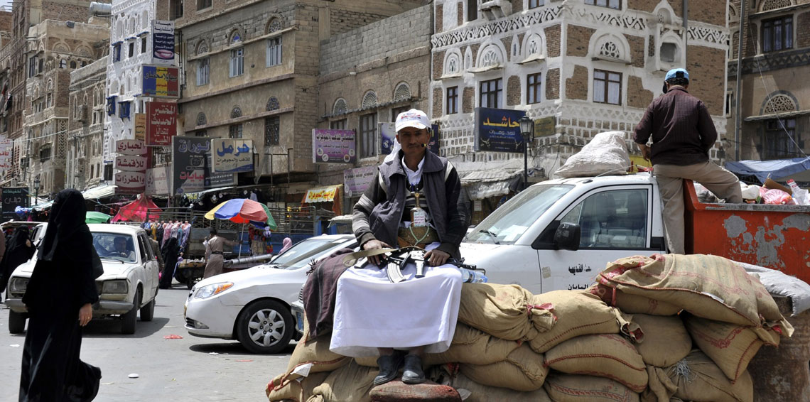 «نهب واختطاف».. انتهاكات الحوثي ترعب التجار وأصحاب رؤوس الأموال في صنعاء