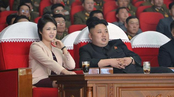قصة ظهور المغنية الفاتنة زوجة زعيم كوريا بعد غياب 7شهور