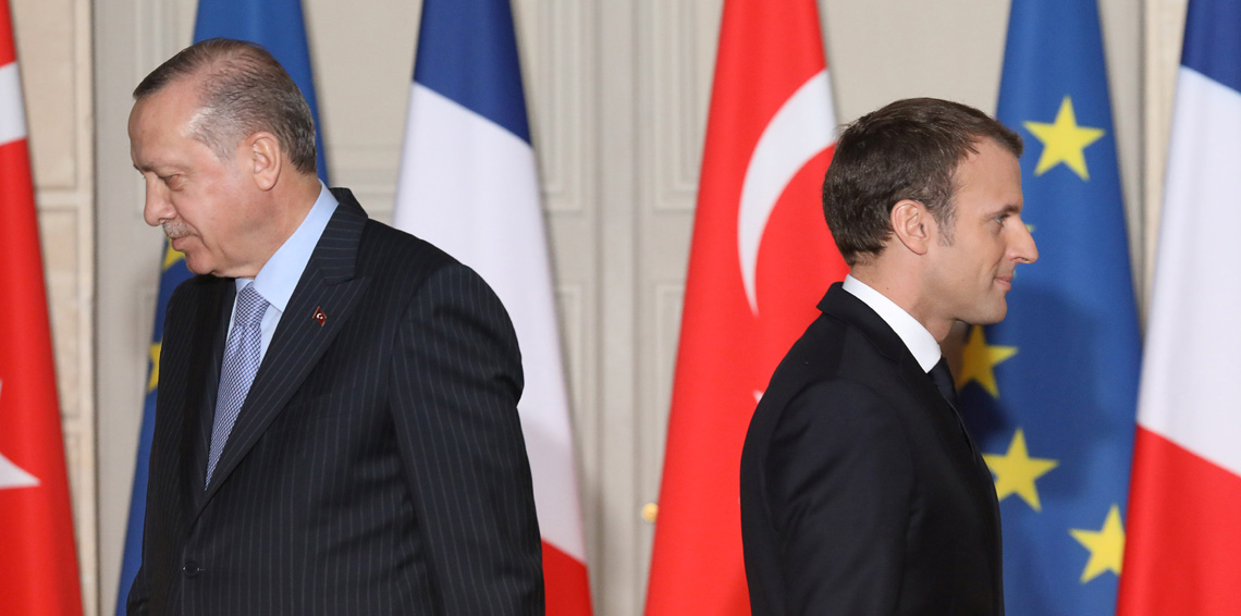 بالفيديو.. «عاريات الصدور» يستقبلن أردوغان في باريس بطريقتهنّ