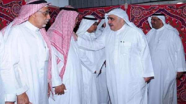وزير الصحة السعودي يقدم واجب العزاء في وفاة أول مسؤول في السعودي
