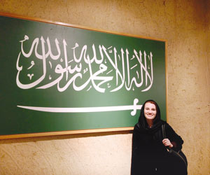 أميركية تغير حياتها عشقاً للتقاليد السعودية