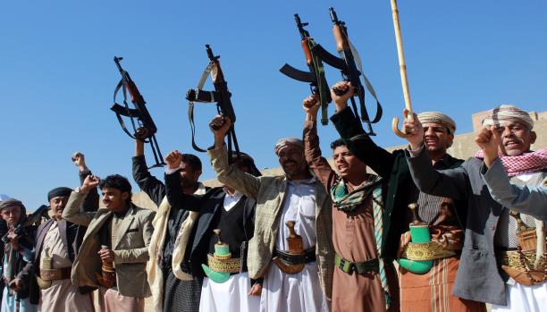 عام على الإعلان الانقلابي: قفزة الحوثيين إلى الحرب واللاعودة