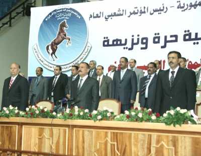 أزمة حادة في أروقة المؤتمر للمطالبة بإزاحة صالح وتنصيب هادي رئيسا
