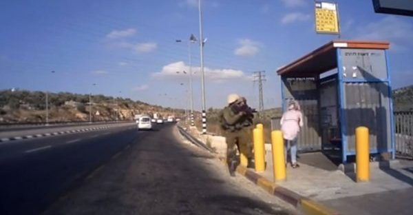 بالفيديو.. جندي إسرائيلي يطلق النار على فلسطينية من مسافة صفر