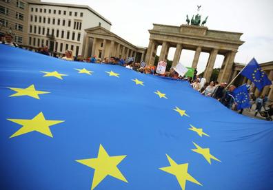 جماعة (أوقفوا الانقلاب) تتظاهر في برلين رفضا لخروج بريطانيا من الاتحاد الاوروبي