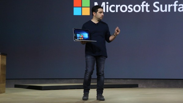 مايكروسوفت تكشف عن حاسبها المحمول الأول Surface Book