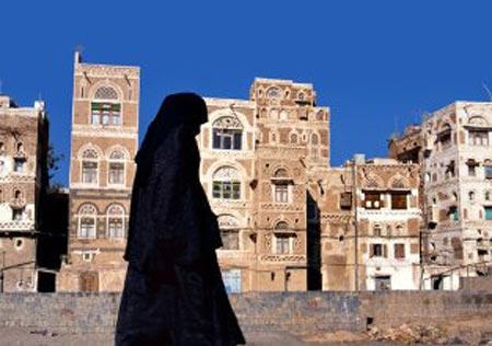 السكن والديموقراطية وجها المعضلة اليمنية